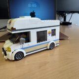 【レゴ シティ 60283】ホリデーキャンピングカーを30分で組み立て。屋根を外すと中がすごかった